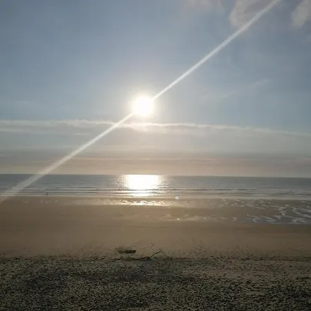 Maisonnette De Charme Entre Plages Et Estuaire Летний дом *